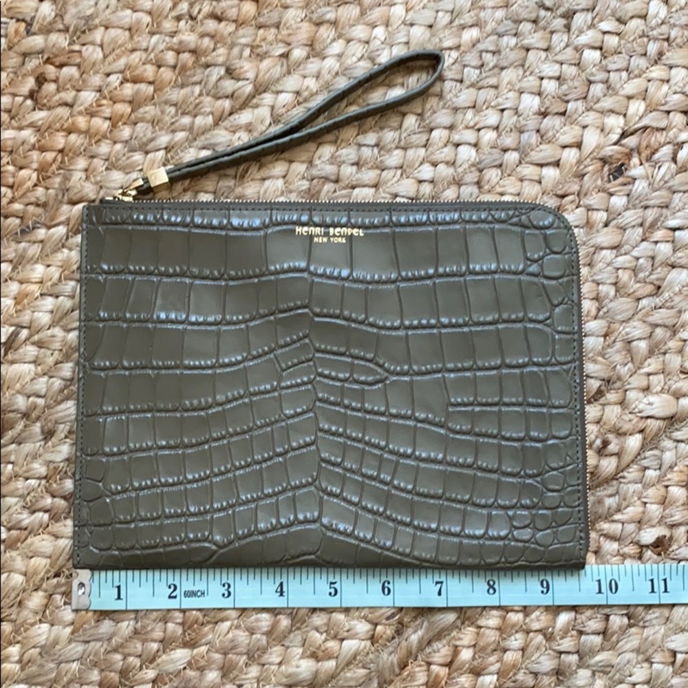 Henri Bendel Wristlet